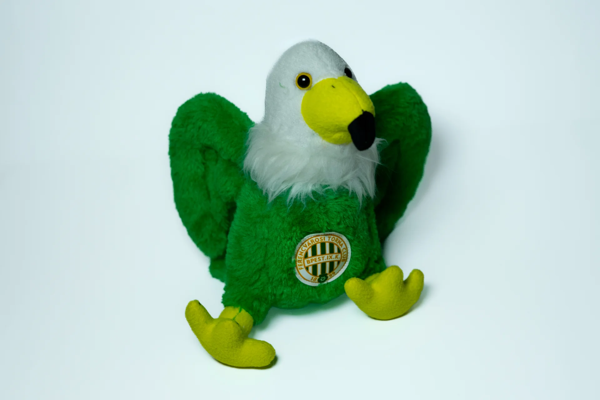 Fradi plush eagle